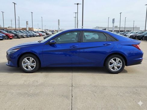 Used 2025 Hyundai Elantra SEL FWD image 4