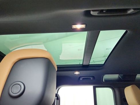 New 2026 Land Rover Defender 110 X-Dynamic SE image 22