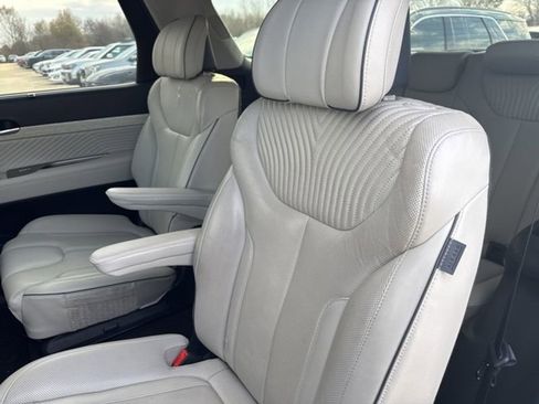Used 2023 Hyundai Palisade Calligraphy image 9