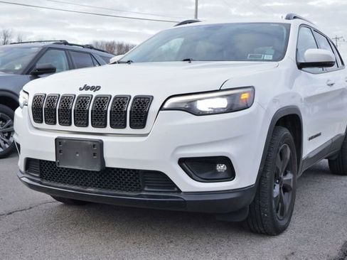 Used 2019 Jeep Cherokee Latitude Plus image 2