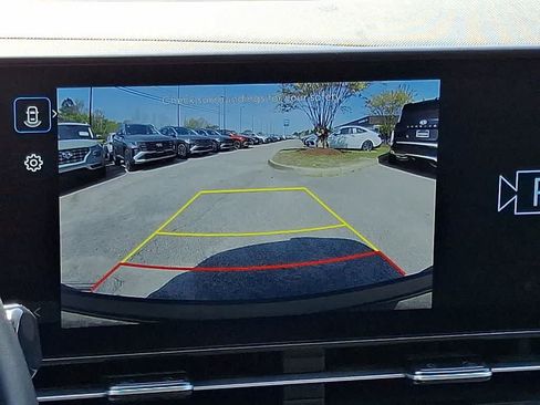 Used 2025 Hyundai Kona SEL AWD/4WD image 16
