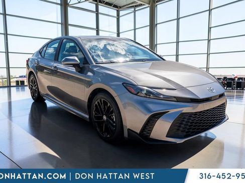 Used 2025 Toyota Camry SE FWD image 32