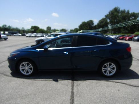 Used 2019 Chevrolet Cruze LT w/ LT Plus Package FWD image 4
