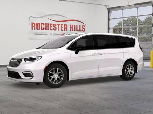 New 2026 Chrysler Pacifica Select image 2