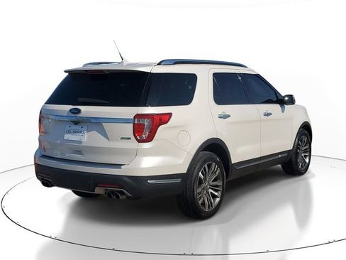 Used 2018 Ford Explorer Platinum AWD/4WD image 4
