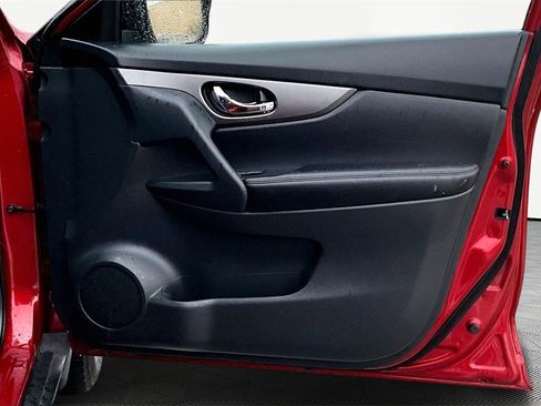 Used 2016 Nissan Rogue S image 24