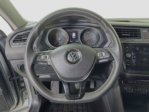Used 2021 Volkswagen Tiguan SE image 14