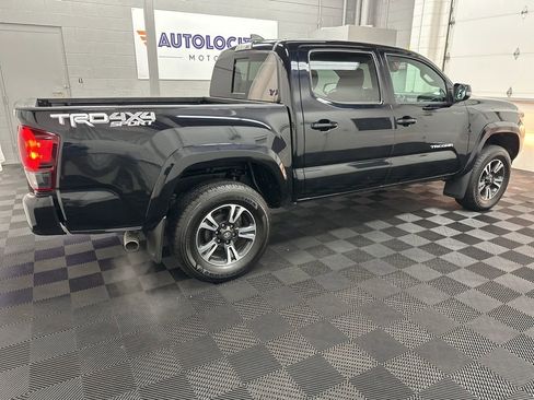 Used 2019 Toyota Tacoma TRD Sport AWD/4WD image 10