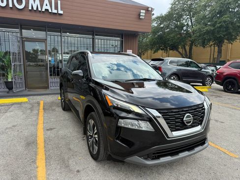 Used 2021 Nissan Rogue SV w/ Premium Package FWD image 3