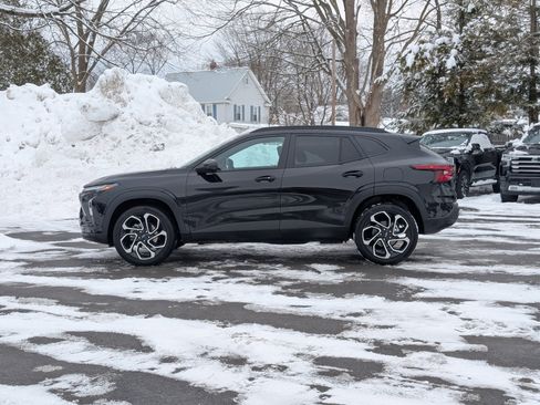 Used 2025 Chevrolet Trax RS w/ Sunroof Package image 13