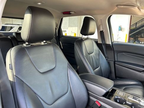 Used 2020 Ford Edge Titanium image 14