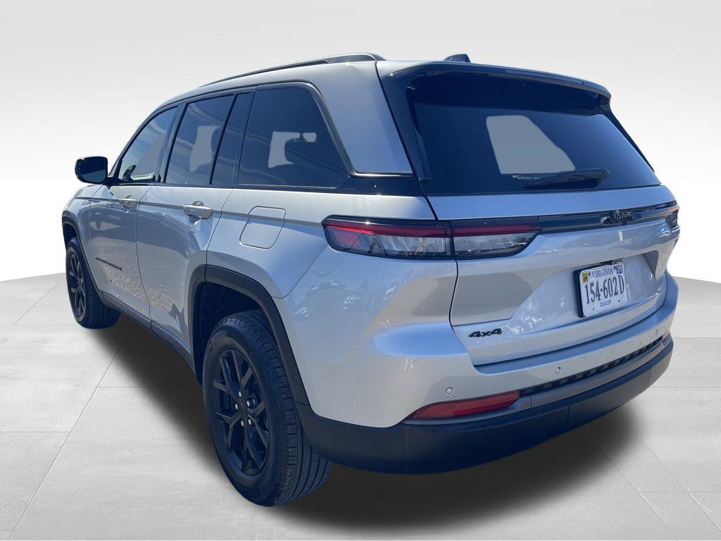 Used 2026 Jeep Grand Cherokee Altitude AWD/4WD image 17