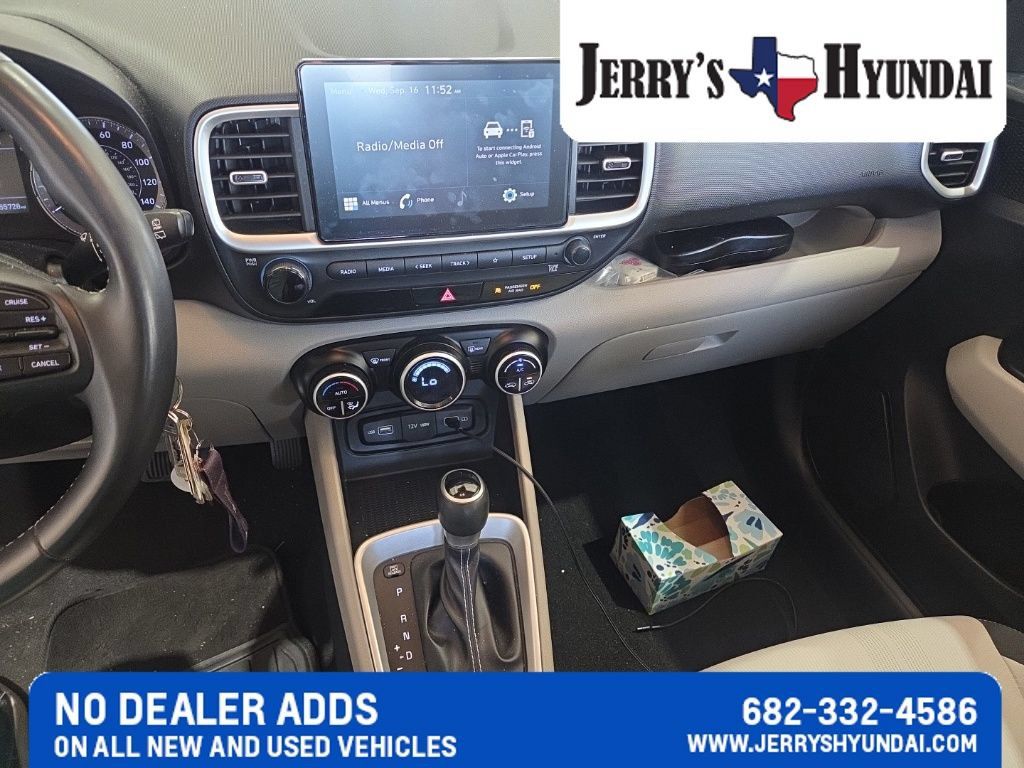 Used 2022 Hyundai Venue SEL FWD image 12