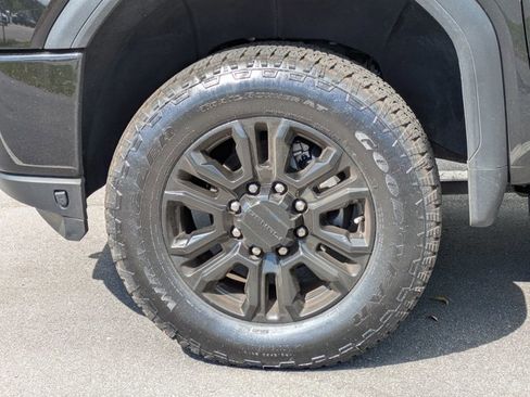 Used 2023 GMC Sierra 2500 Denali w/ Denali Black Diamond Edition image 9