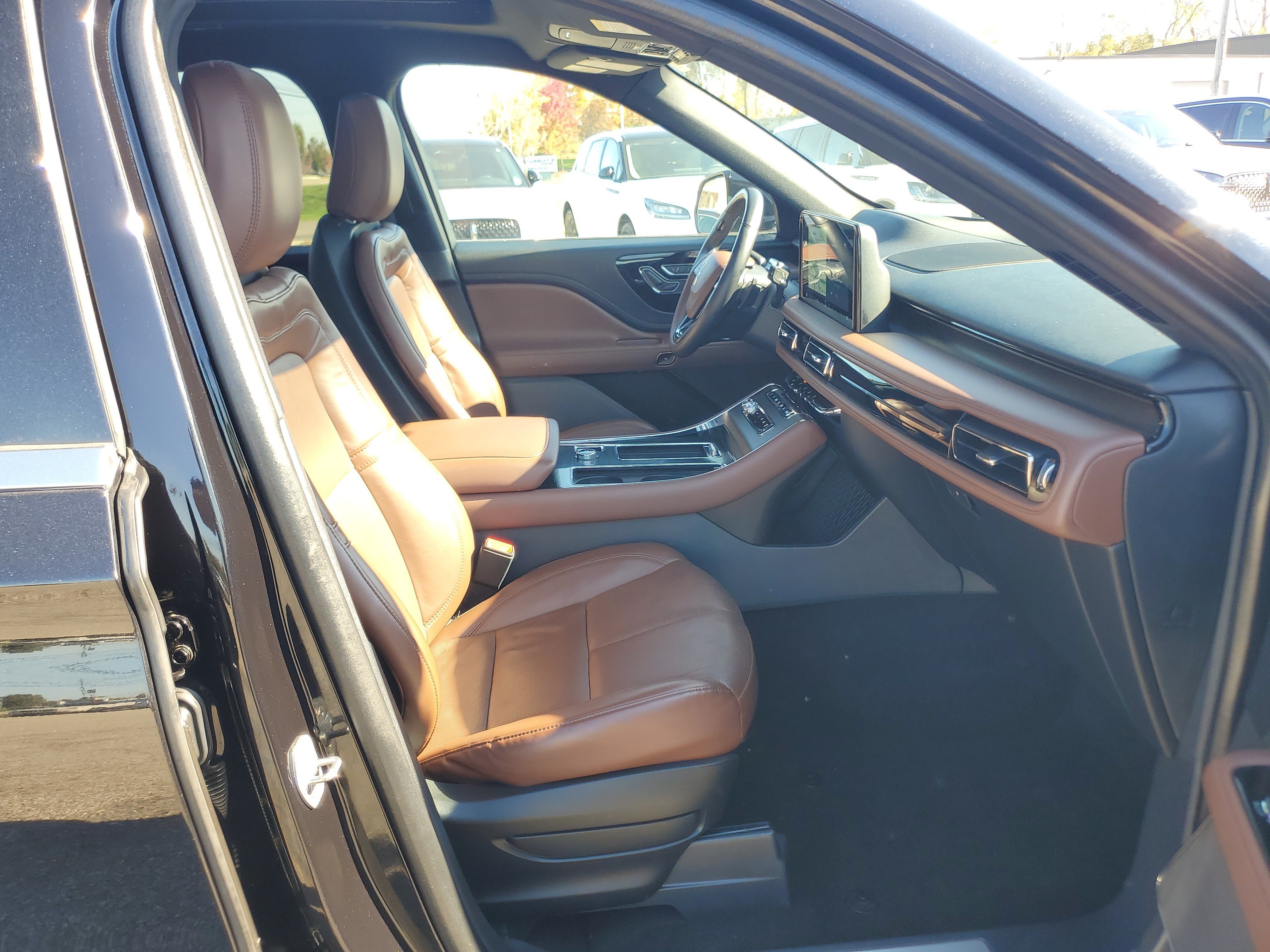 Used 2025 Lincoln Aviator Reserve w/ Illumination Package AWD/4WD image 9