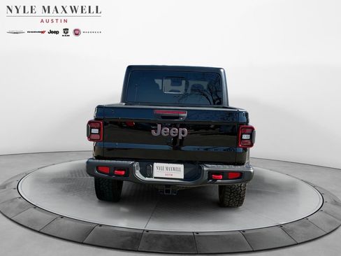 New 2025 Jeep Gladiator Rubicon w/ Convenience Group image 16