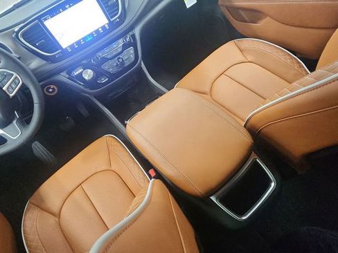 New 2026 Chrysler Pacifica Pinnacle image 24