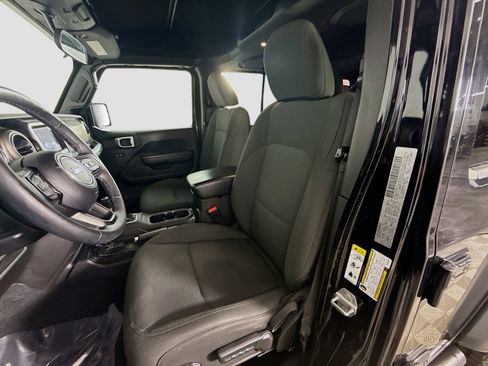 Used 2019 Jeep Wrangler Unlimited Sport S image 22