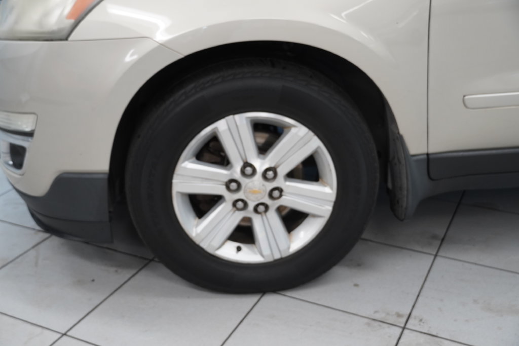 Used 2013 Chevrolet Traverse LT FWD image 16