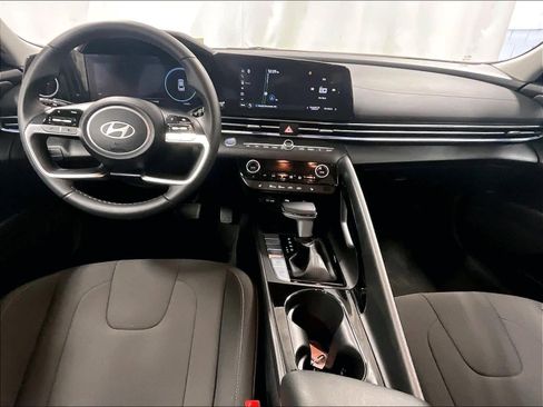 Used 2025 Hyundai Elantra SEL image 21