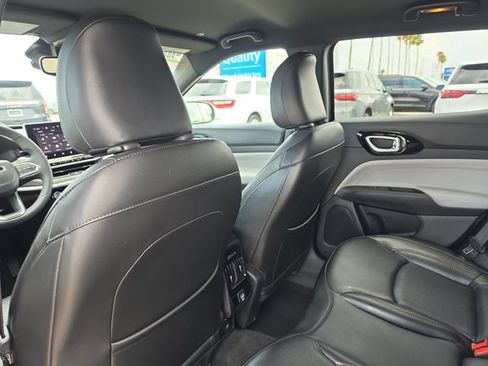 Used 2023 Jeep Compass Limited AWD/4WD image 11
