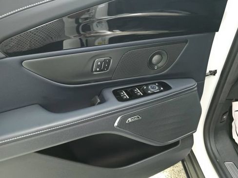 Used 2025 Lincoln Nautilus Reserve AWD/4WD image 15
