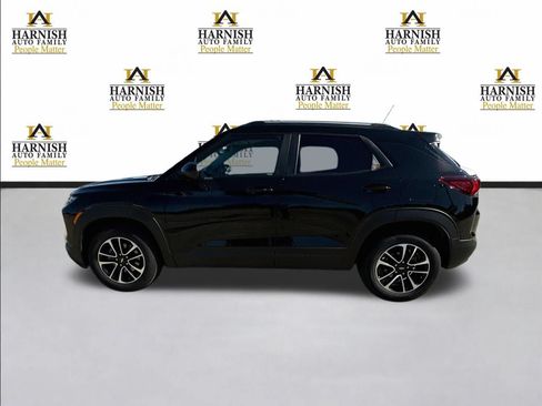 Used 2024 Chevrolet TrailBlazer LT w/ Convenience Package AWD/4WD image 2