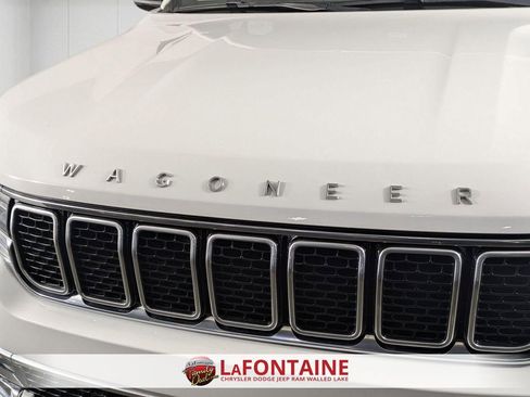 Certified 2024 Jeep Wagoneer Series II w/ Flexible Seating Group image 9