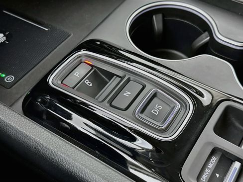 Certified 2025 Honda Pilot Touring image 17