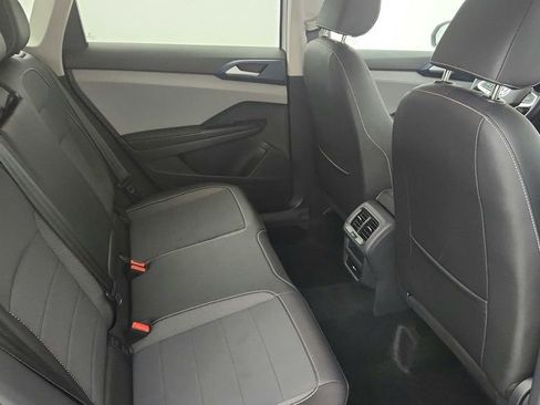 Used 2024 Volkswagen Taos SE image 21