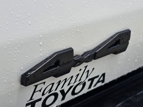 Certified 2025 Toyota Tacoma SR5 AWD/4WD image 9