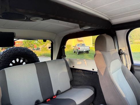 Used 2005 Jeep Wrangler Unlimited AWD/4WD image 30