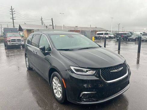 New 2026 Chrysler Pacifica Select FWD image 11