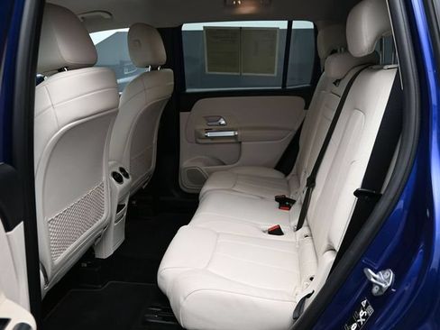 Used 2020 Mercedes-Benz GLB 250 w/ Premium Package image 13