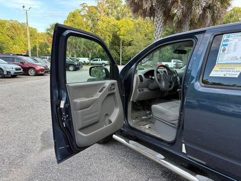 Used 2016 Nissan Frontier SV RWD image 9