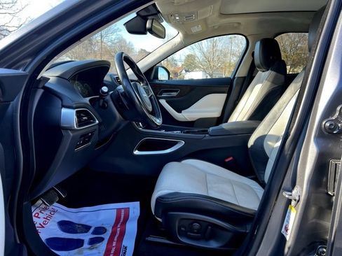 Used 2017 Jaguar F-PACE R-Sport image 13