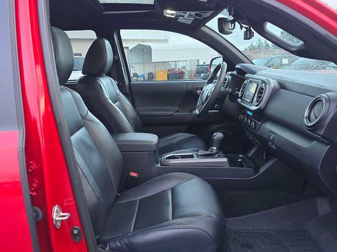 Used 2020 Toyota Tacoma TRD Off-Road image 11