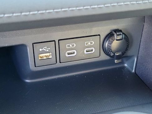 Used 2023 Toyota Highlander XLE FWD image 28