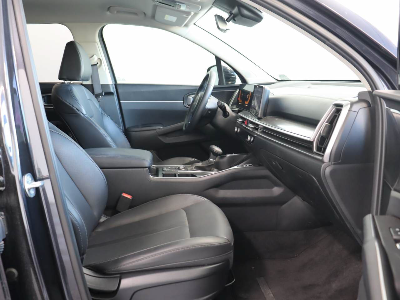 Used 2025 Kia Sorento S FWD image 19