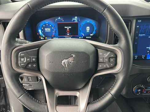 Used 2025 Ford Bronco Badlands AWD/4WD image 16