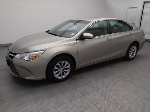 Used 2017 Toyota Camry LE FWD image 2