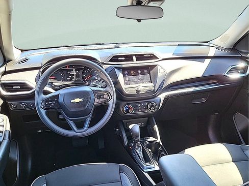 Used 2023 Chevrolet TrailBlazer LT FWD image 15