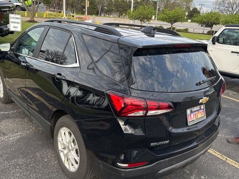 Used 2022 Chevrolet Equinox LT image 2