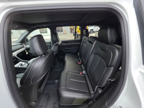 New 2025 Jeep Grand Cherokee Limited image 19