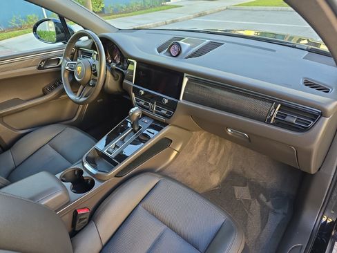 Used 2022 Porsche Macan image 17