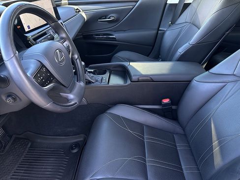 Used 2023 Lexus ES 300h Ultra Luxury image 13