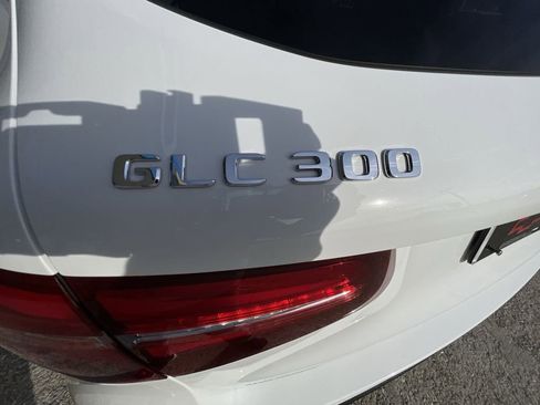 Used 2019 Mercedes-Benz GLC 300 4MATIC image 32