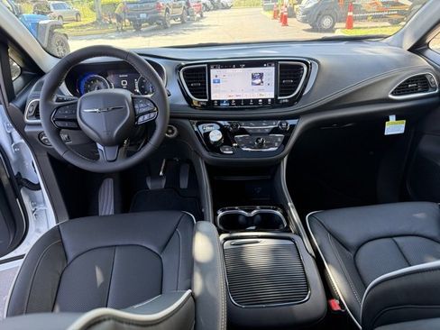 New 2026 Chrysler Pacifica Limited w/ S Appearance Package image 18