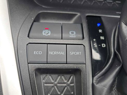 Used 2025 Toyota RAV4 LE image 32