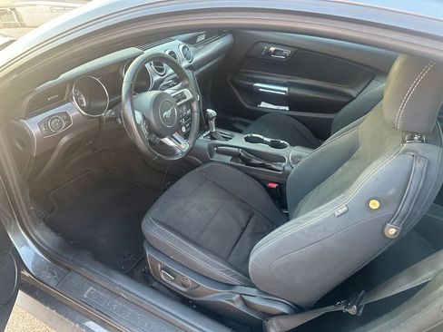 Used 2017 Ford Mustang Coupe RWD image 6